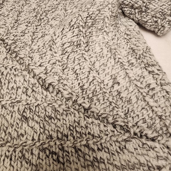 Hand Made Gray Deep V-neck Short Sleeve Sweater - Picture 9 of 10